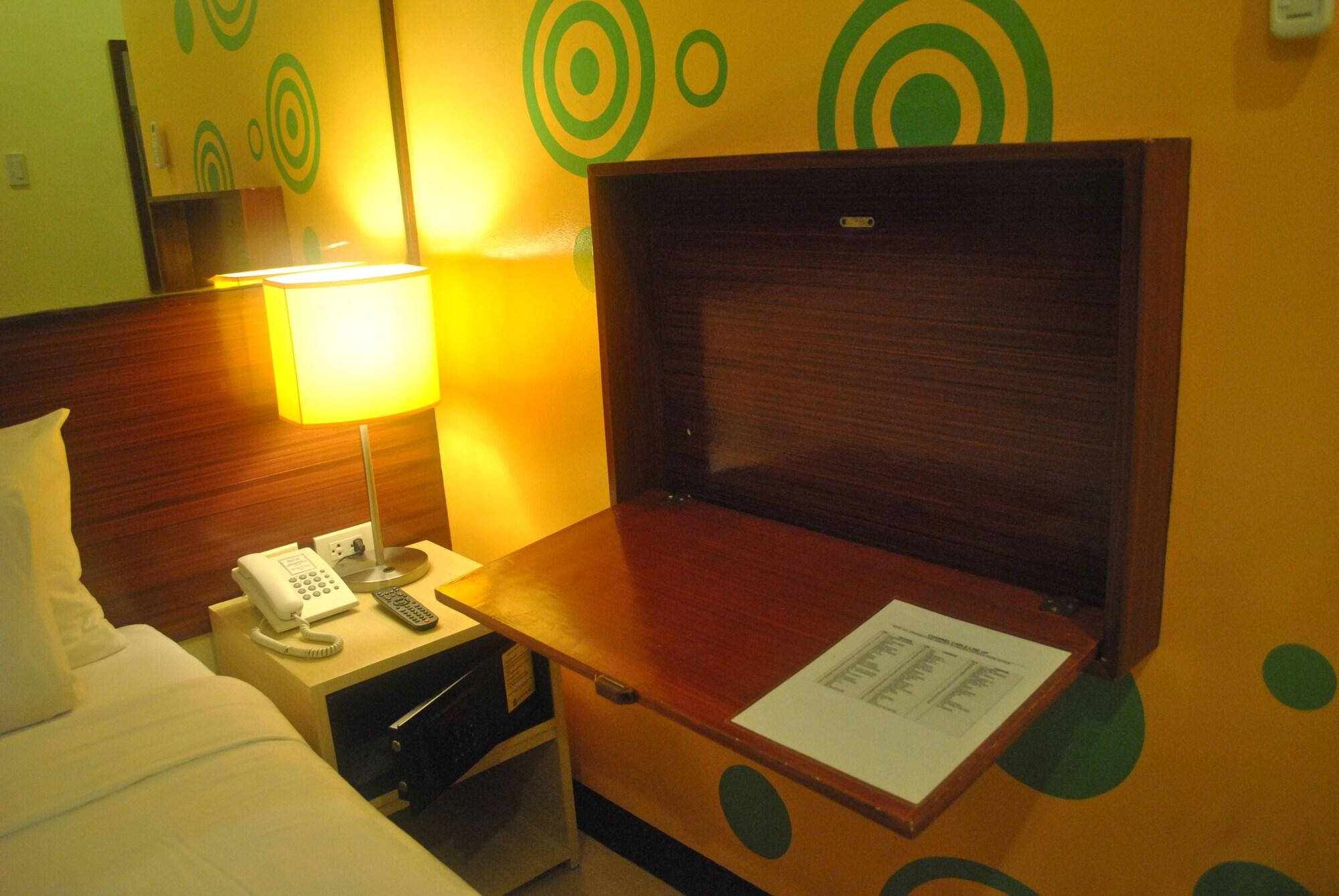 Go Hotels Tacloban Zewnętrze zdjęcie